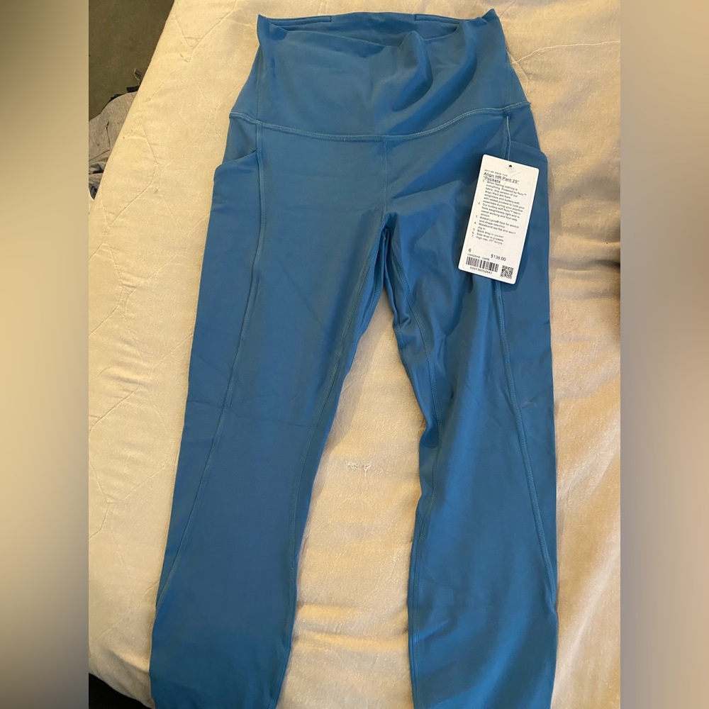 Teal Lululemon 25” size 6 leggings, NWT